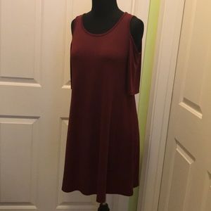 Acemi long, cold shoulder dress